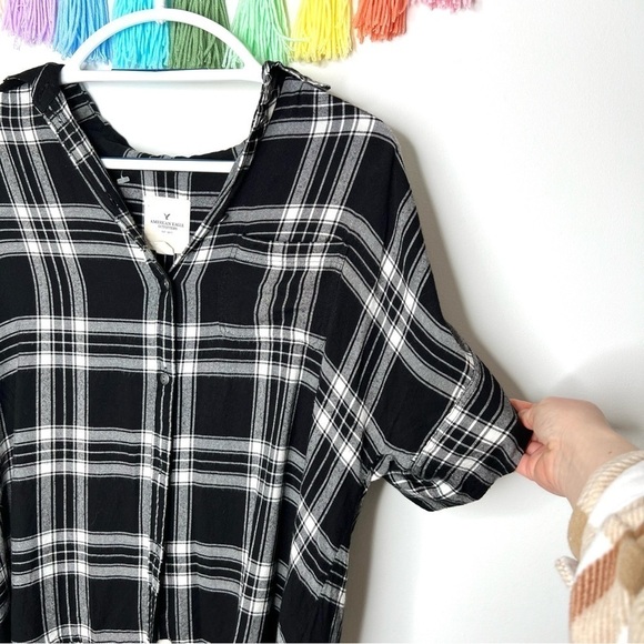 American Eagle Black and White Plaid Flowy Button Down Blouse Size Extra Small - Picture 3 of 10